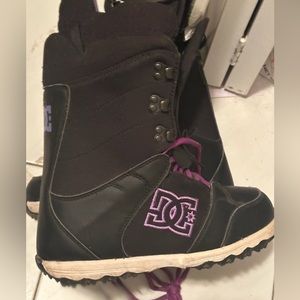 DC Women Snowboard boots. Size W8. Use only 3 times.